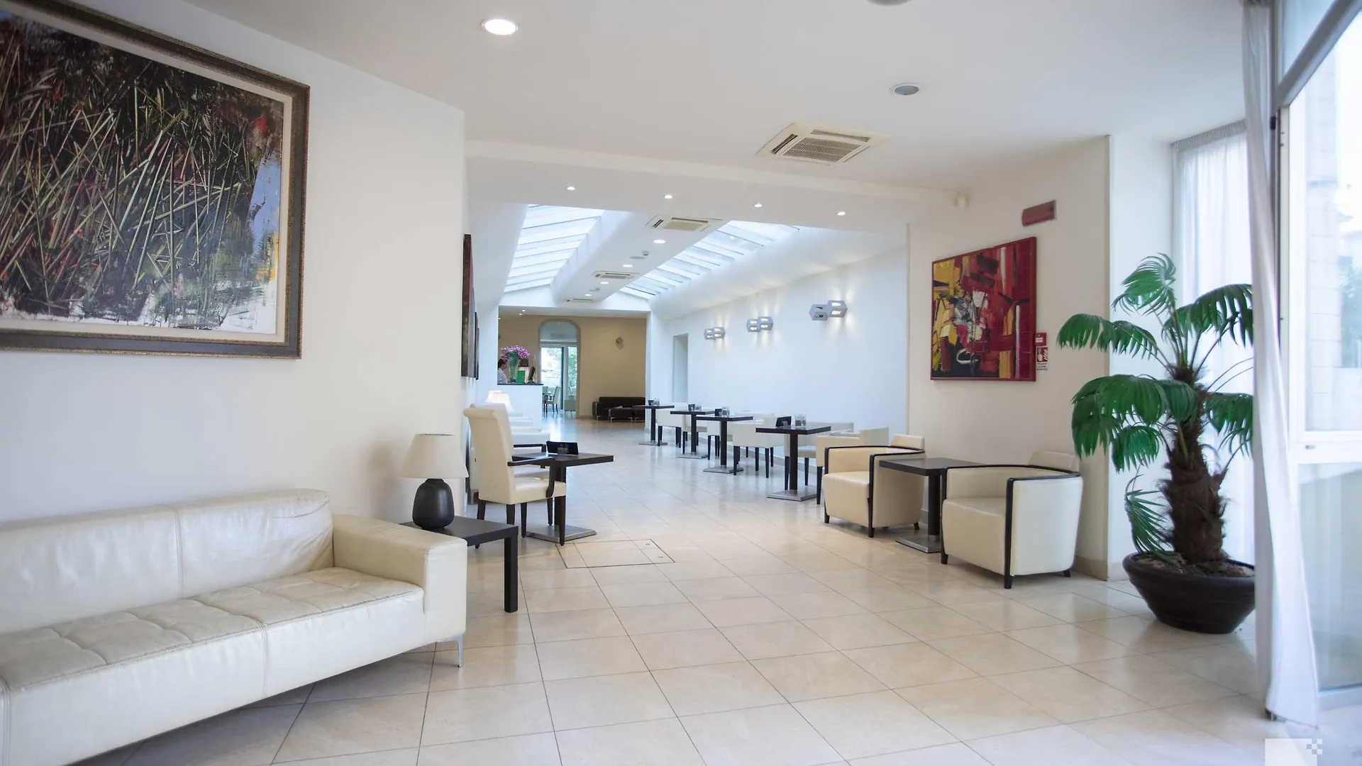 Hotel Regina Elena 57&Oro Bianco SPA Rímini