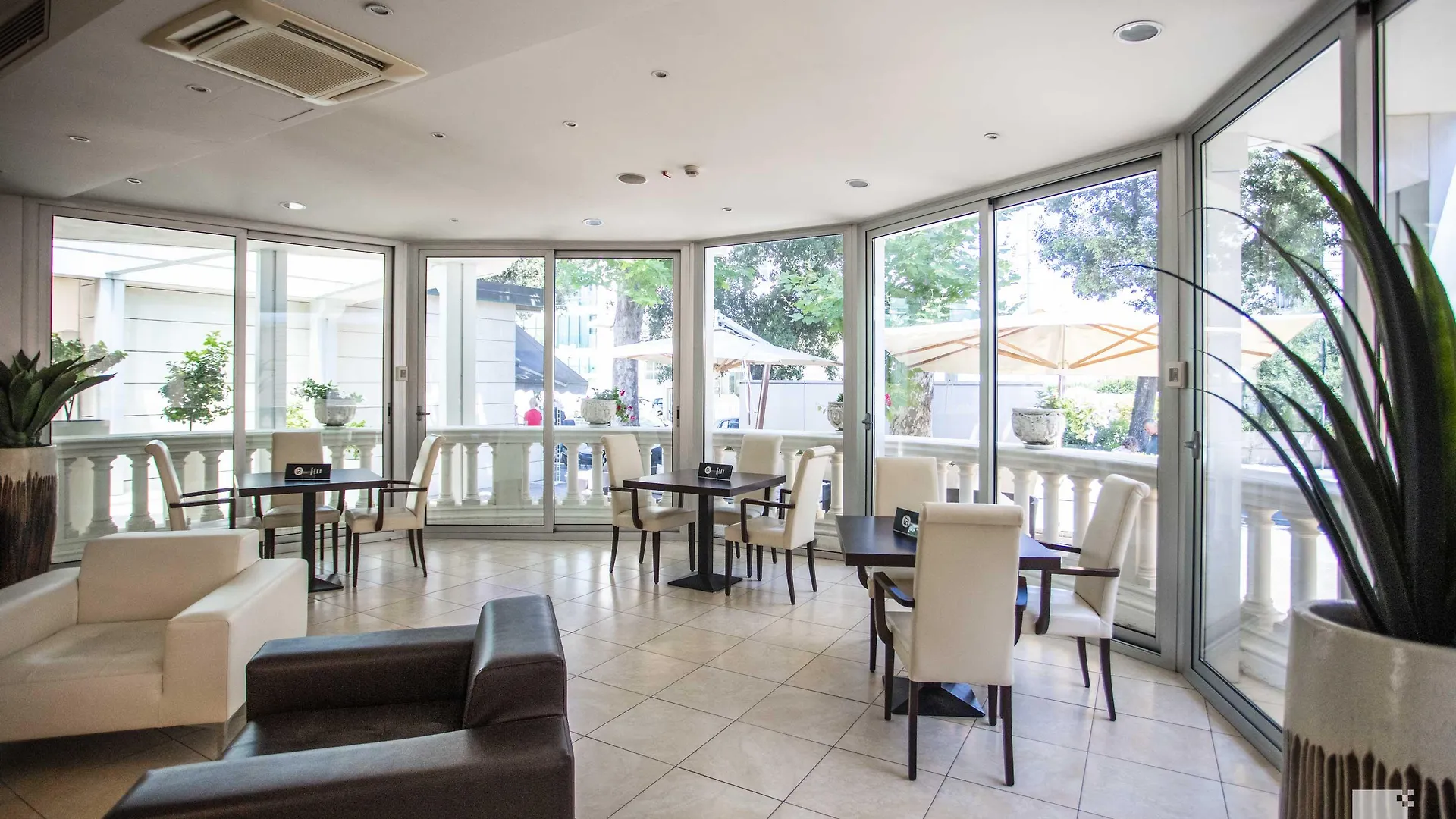 Hotel Regina Elena 57 & Oro Bianco Spa Rimini