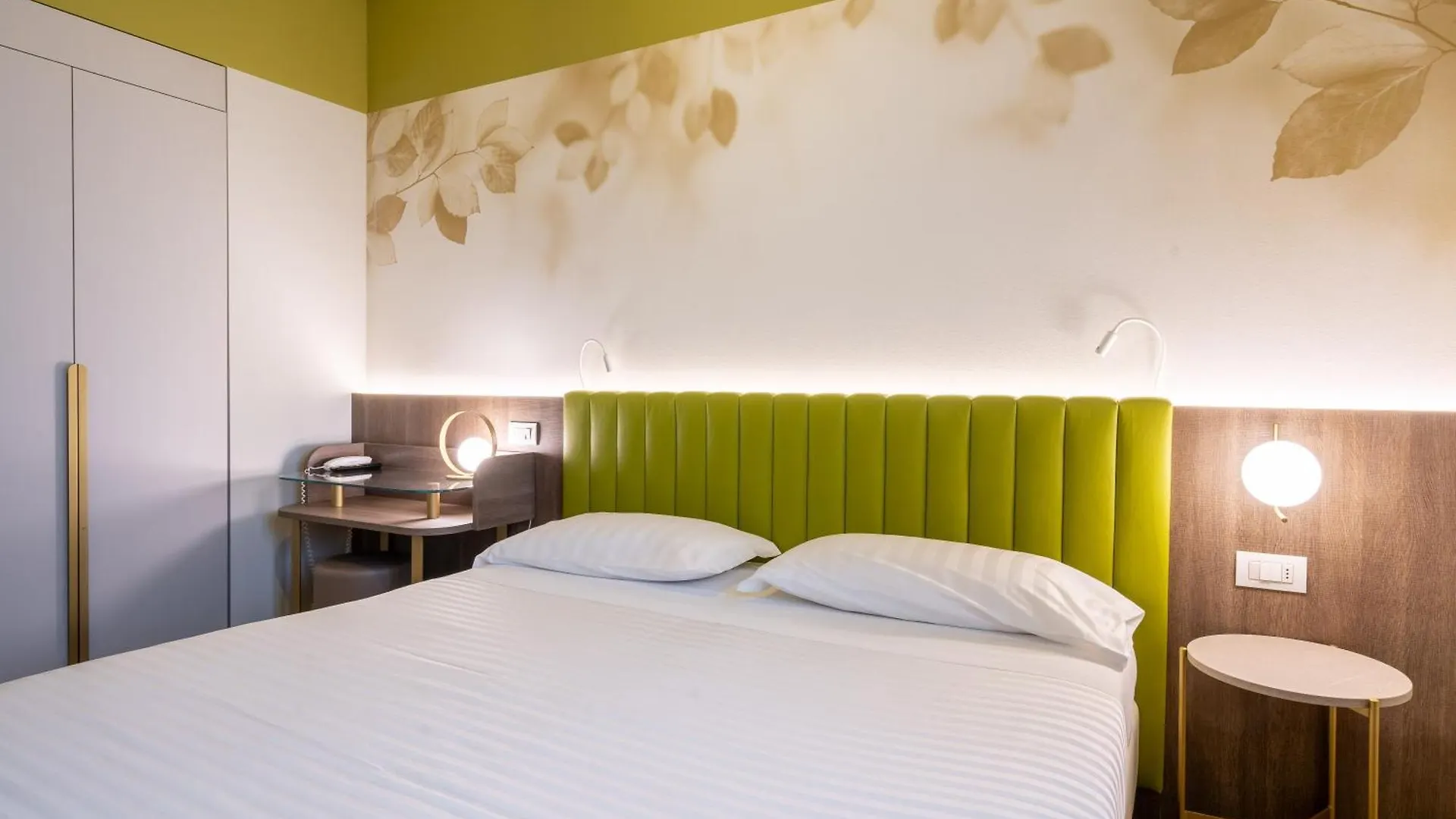 Hotel Regina Elena 57 & Oro Bianco Spa Rimini 4*,