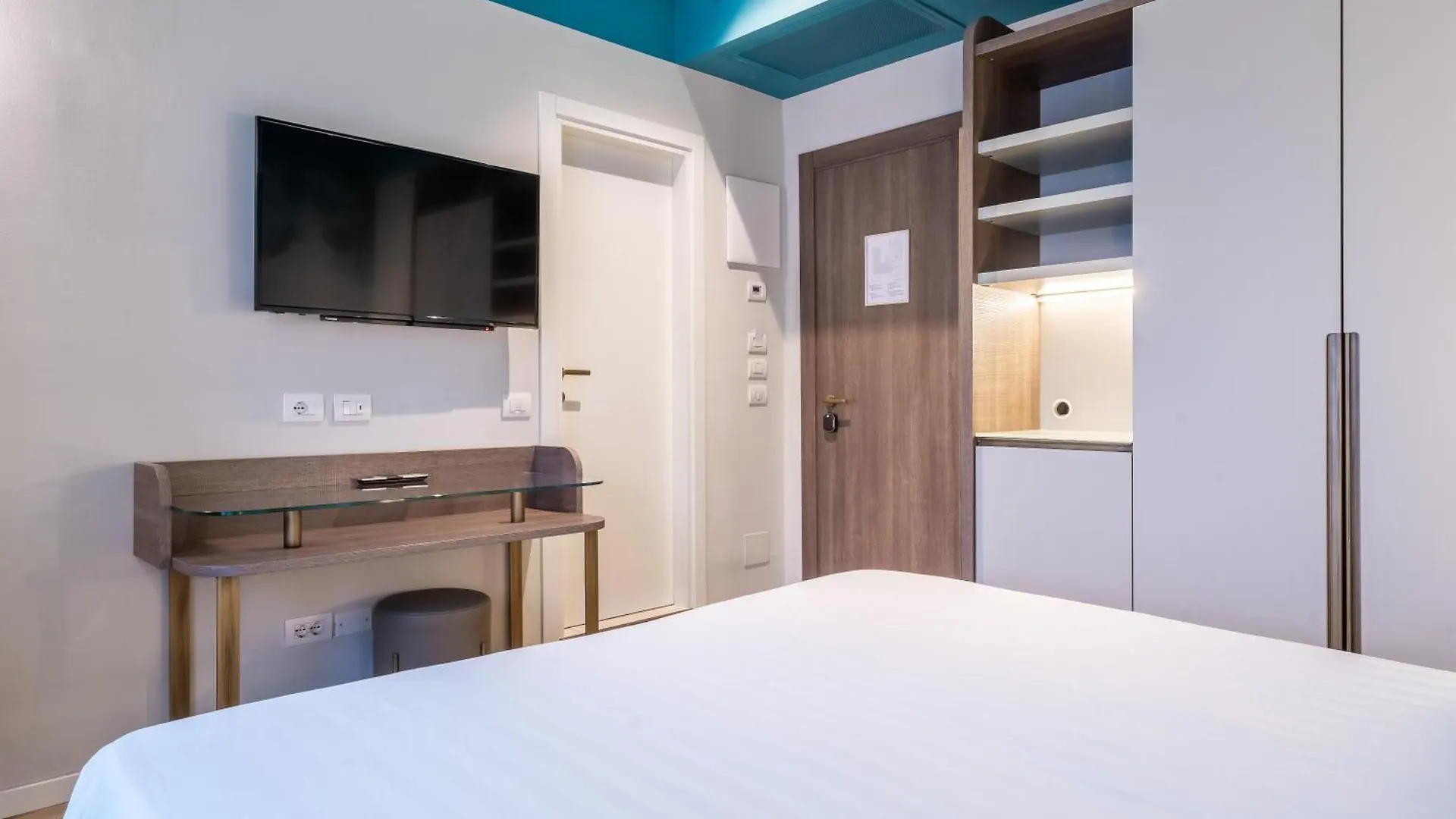 Hotel Regina Elena 57 & Oro Bianco Spa Rimini 4*,