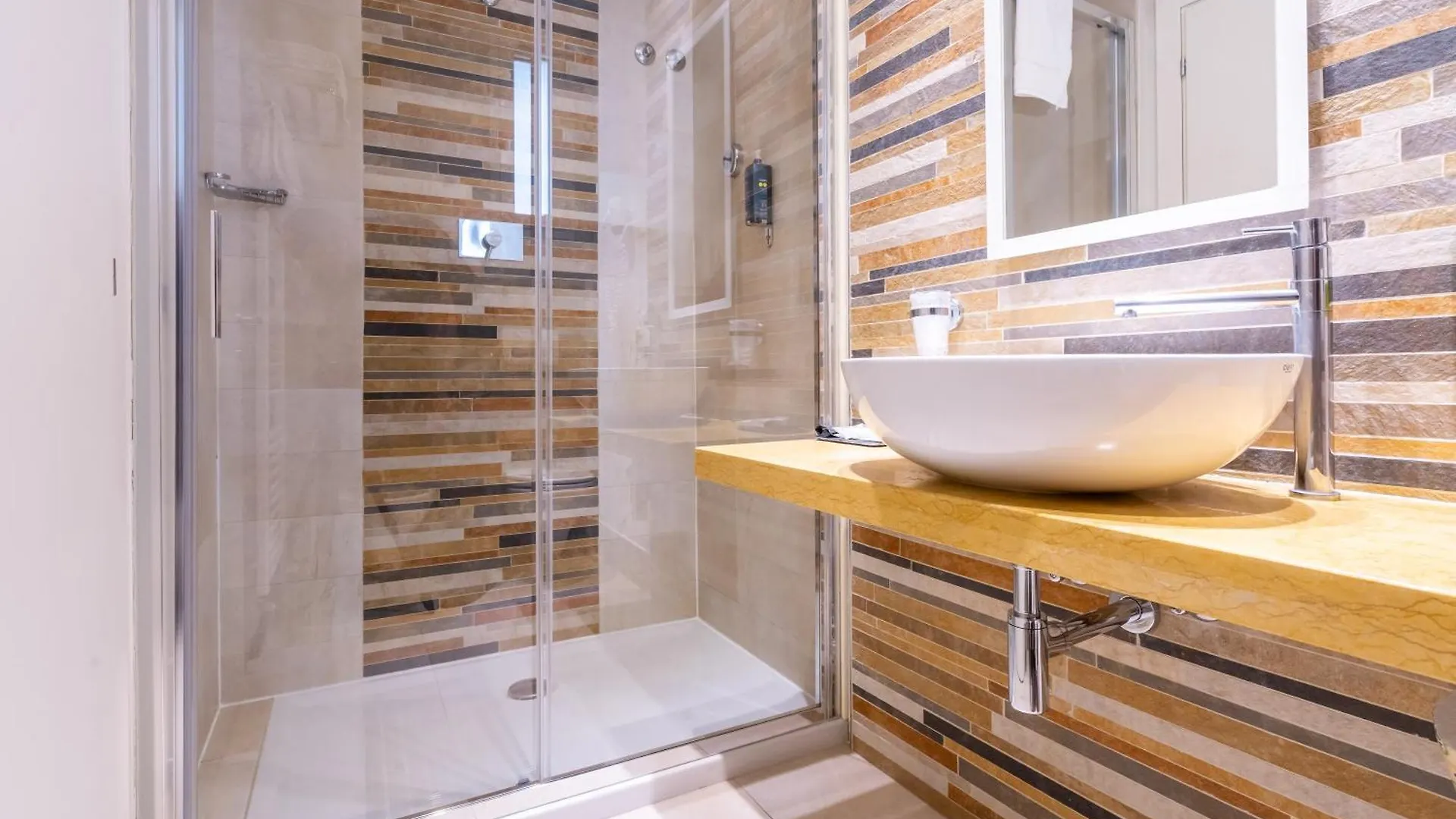 Hotel Regina Elena 57 & Oro Bianco Spa Rimini 4*,